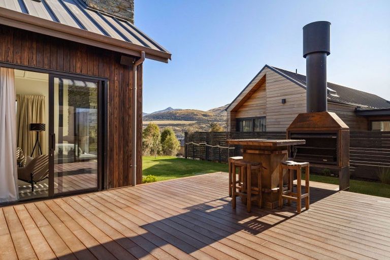 Photo of property in 30 Cunninghams Drive, Jacks Point, Queenstown, 9371