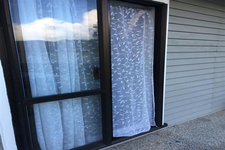 Photo of property in 26 Kingdale Road, Henderson, Auckland, 0610