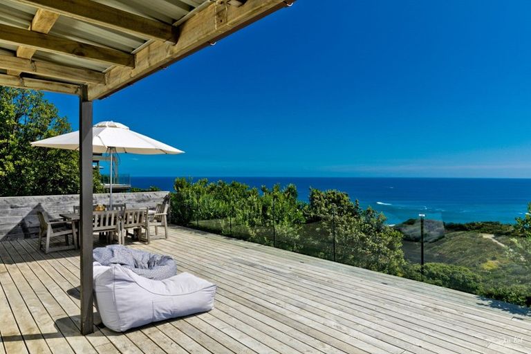 Photo of property in 38 Waitea Road, Muriwai, Waimauku, 0881