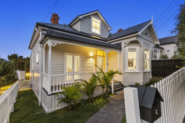 Photo of property in 8 Rutland Road, Stanley Point, Auckland, 0624