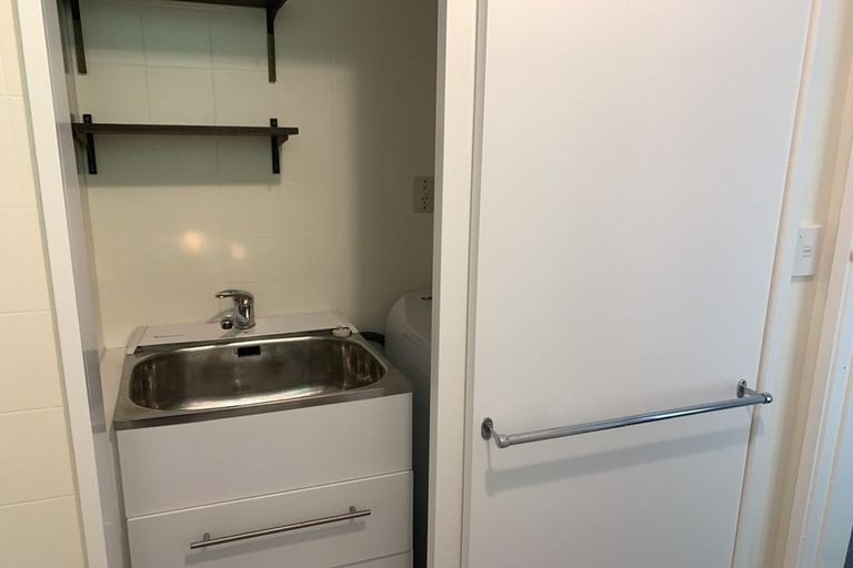 Photo of property in 7b Taka Grove, Normandale, Lower Hutt, 5010