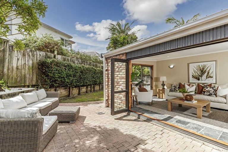 Photo of property in 557 Beach Road, Murrays Bay, Auckland, 0630