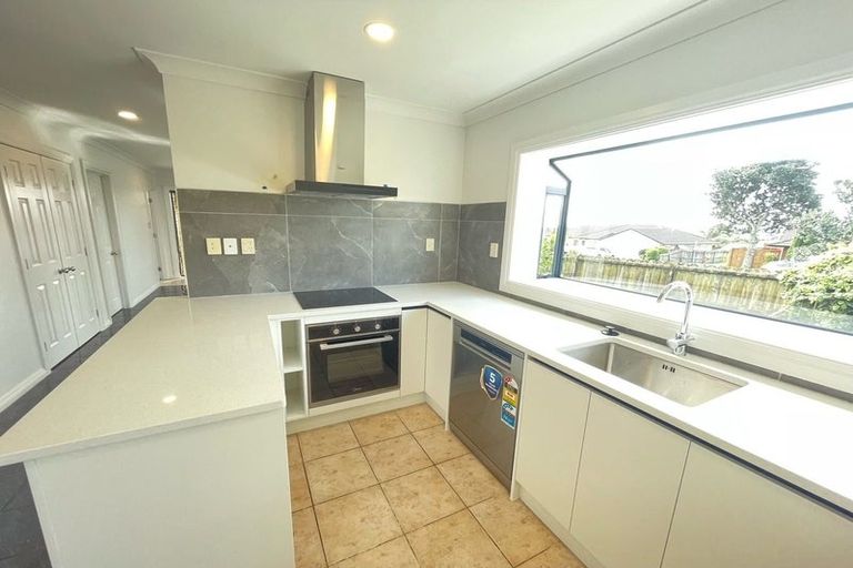 Photo of property in 2 Genesis Place, Flat Bush, Auckland, 2019