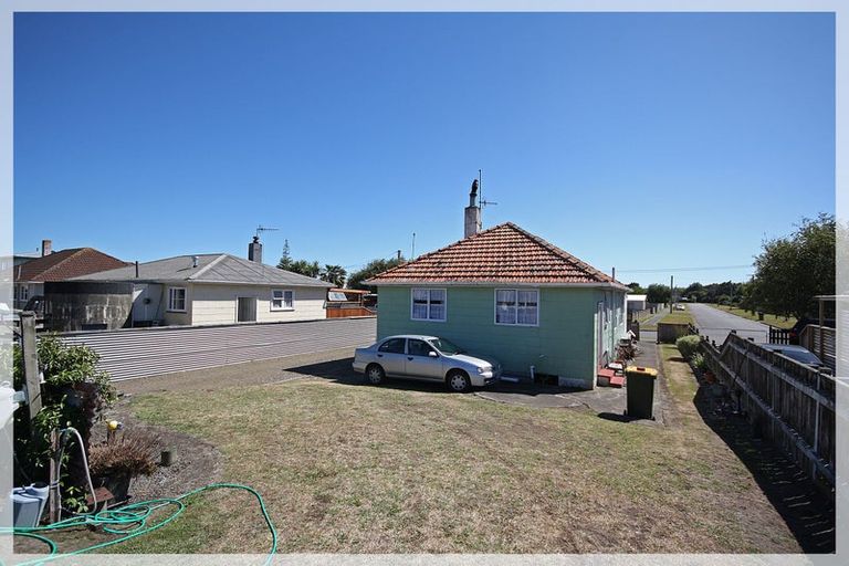 Photo of property in 40 Cook Street, Foxton, 4814