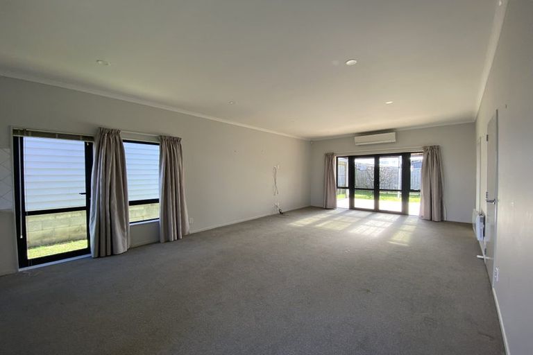 Photo of property in 37 Ipukarea Street, Weymouth, Auckland, 2103