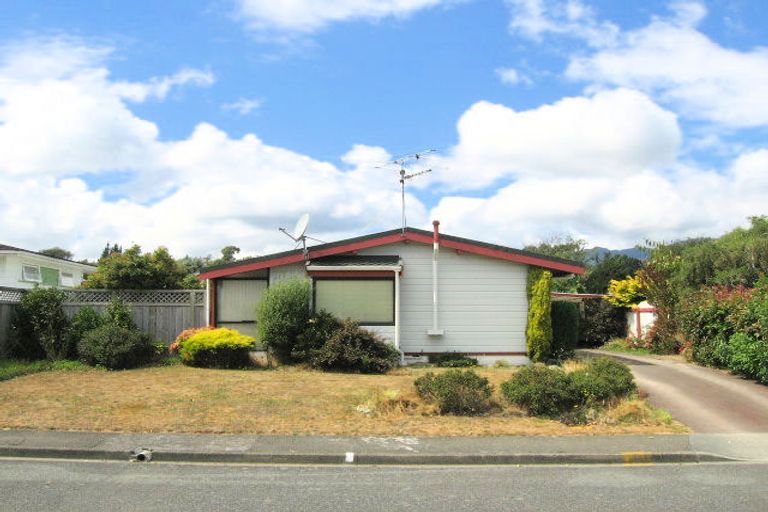 Photo of property in 10 Roband Crescent, Brown Owl, Upper Hutt, 5018