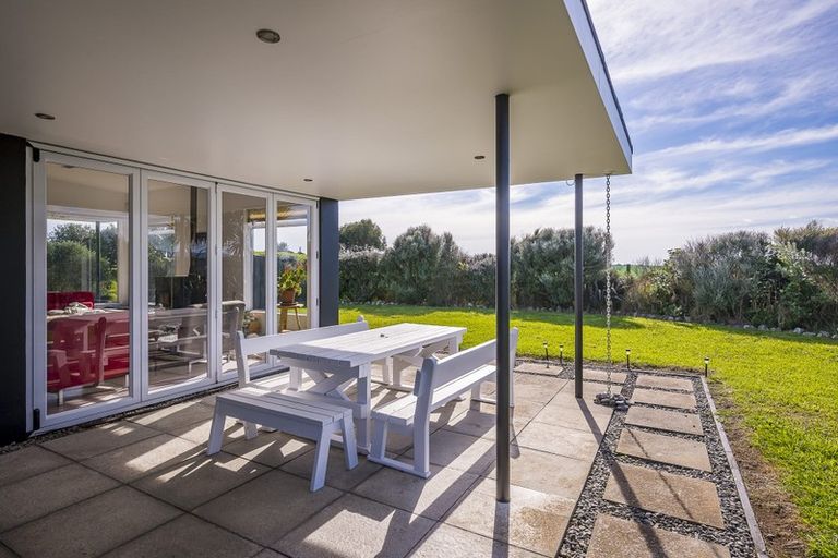 Photo of property in 21 Sandown Road, Te Horo Beach, Otaki, 5581