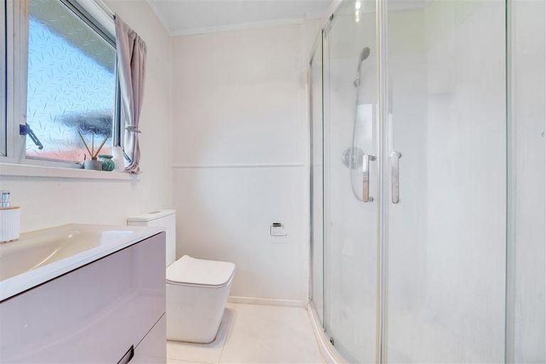 Photo of property in 4/6 Ray Small Drive, Papakura, 2110