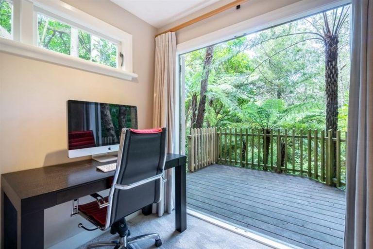 Photo of property in 55 Pupuke Road, Birkenhead, Auckland, 0627