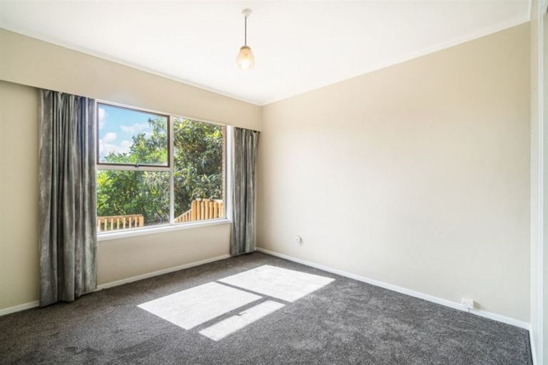 Photo of property in 2/40a Blakeborough Drive, Forrest Hill, Auckland, 0620