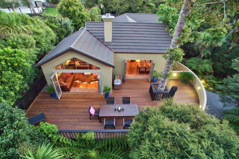 Photo of property in 53 Staincross Street, Green Bay, Auckland, 0604