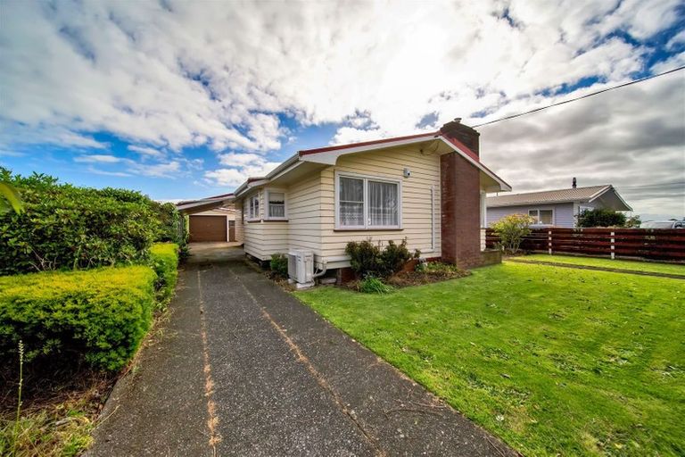 Photo of property in 3 Reid Avenue, Hawera, 4610