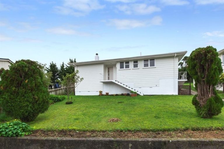 Photo of property in 17 Kalingo Street, Waitangirua, Porirua, 5024