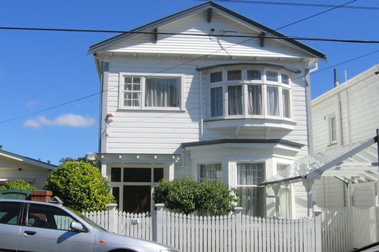 Photo of property in 16 Saint Michaels Crescent, Kelburn, Wellington, 6012