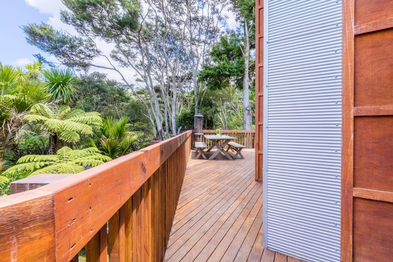 Photo of property in 39 Warner Park Avenue, Laingholm, Auckland, 0604