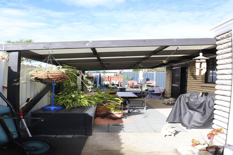 Photo of property in 84 Hakanoa Street, Huntly, 3700