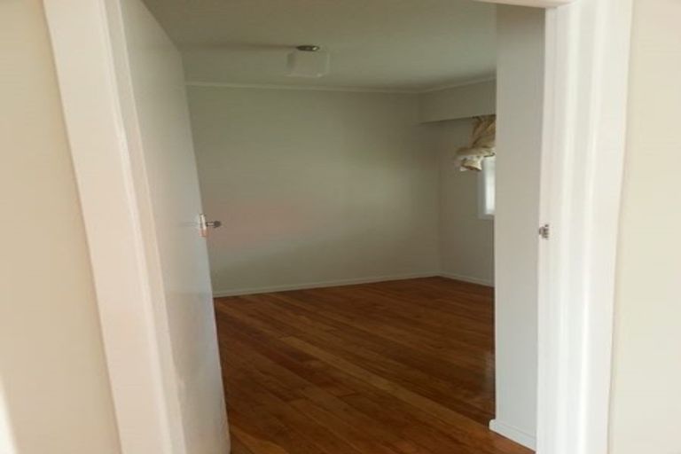 Photo of property in 2/16 Kaponga Crescent, New Lynn, Auckland, 0600