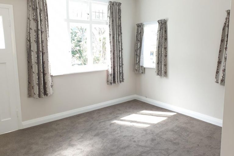 Photo of property in 76 Para Street, Miramar, Wellington, 6022