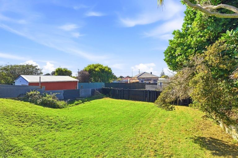 Photo of property in 27 Cross Street, Castlecliff, Whanganui, 4501