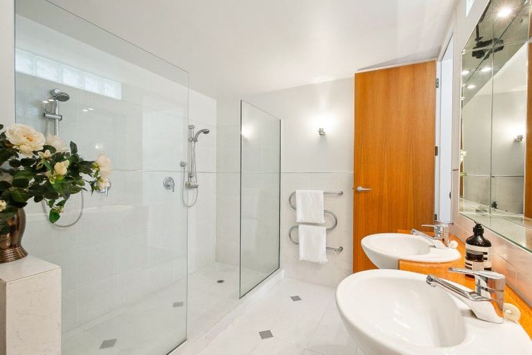 Photo of property in 60a Roseneath Terrace, Roseneath, Wellington, 6011