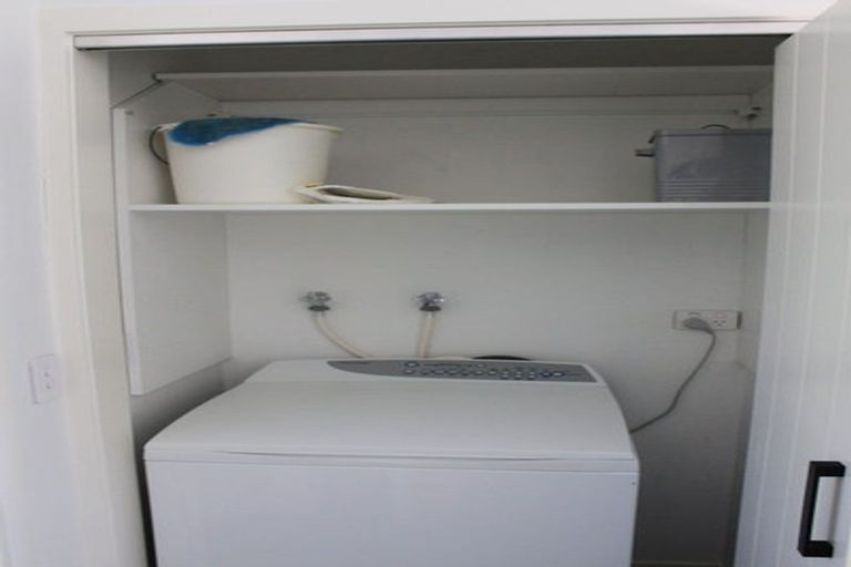 Photo of property in 14 Hamblyn Street, Strandon, New Plymouth, 4312