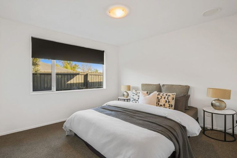 Photo of property in 76 Willowview Drive, Redwood, Christchurch, 8051