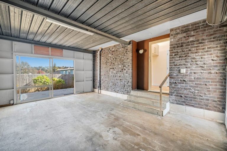 Photo of property in 2/24 Neal Avenue, Glenfield, Auckland, 0629