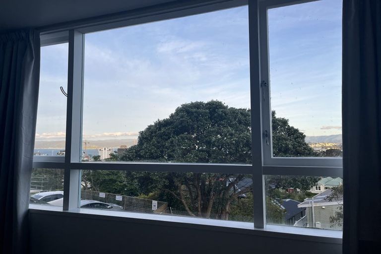 Photo of property in 4/15 Upper Lewisville Terrace, Thorndon, Wellington, 6011