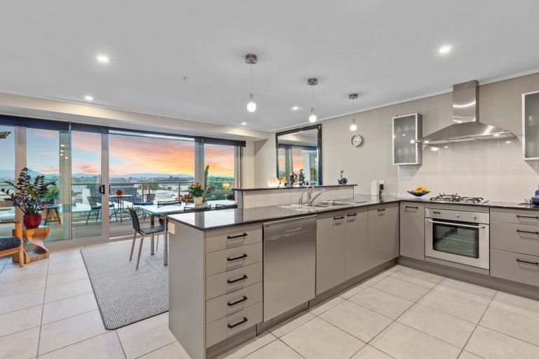 Photo of property in 15/72a Devonport Road, Tauranga, 3110