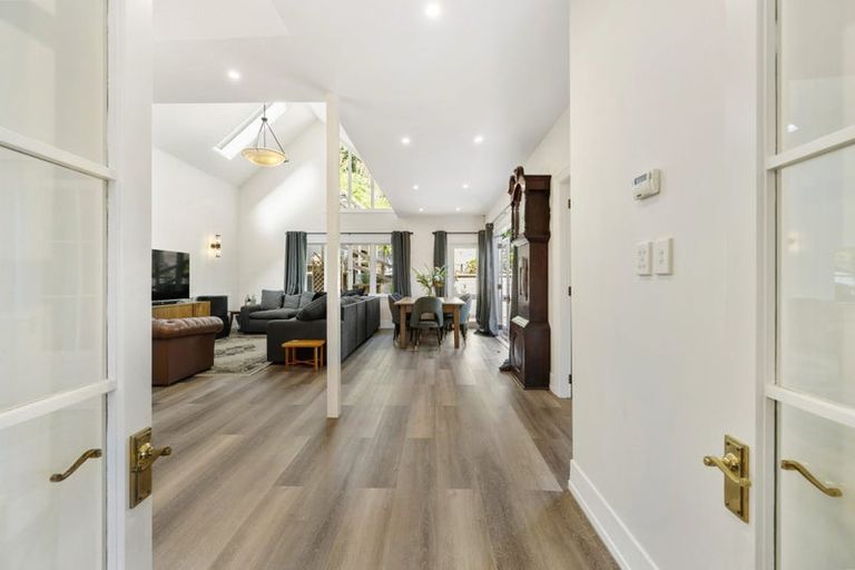 Photo of property in 210 Oriental Parade, Oriental Bay, Wellington, 6011