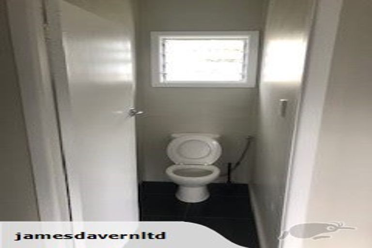 Photo of property in 112 Tirimoana Road, Te Atatu South, Auckland, 0602