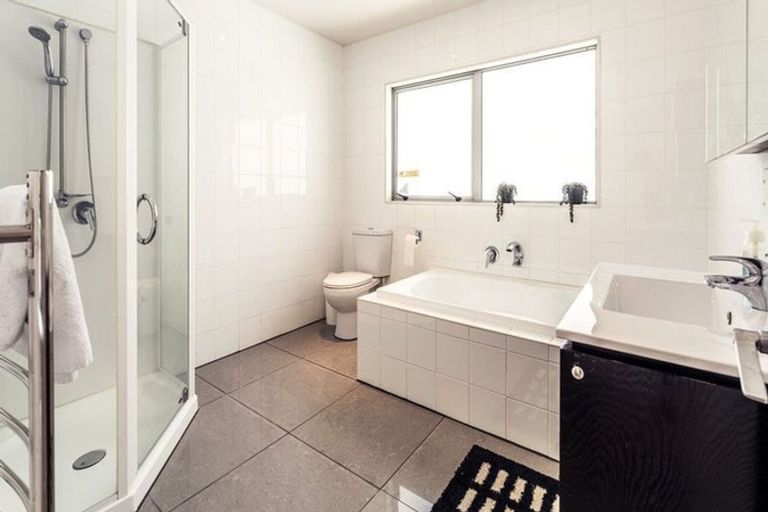 Photo of property in 2/17 Blackbridge Road, Wadestown, Wellington, 6012