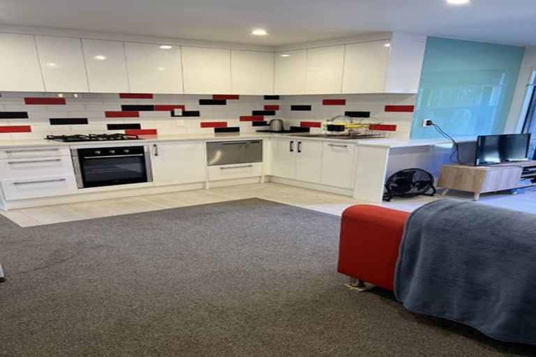 Photo of property in 8b Palmer Avenue, Glen Eden, Auckland, 0602