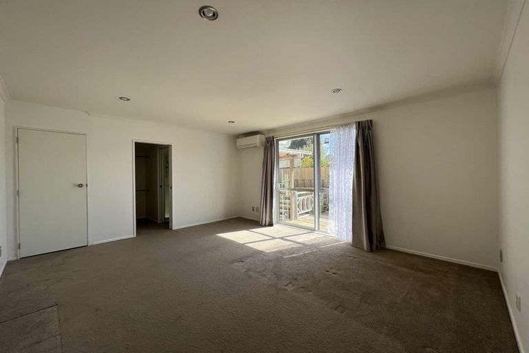 Photo of property in 49 Gossamer Drive, Pakuranga Heights, Auckland, 2010