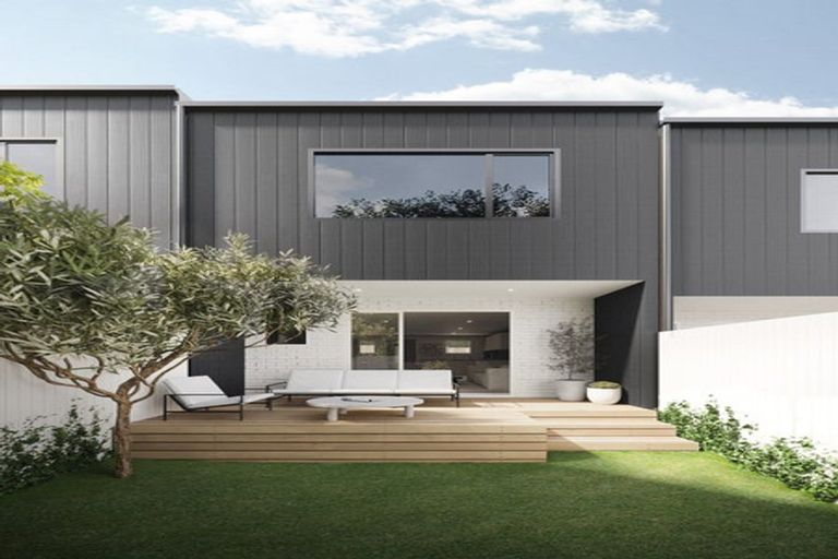 Photo of property in 2/5 Preston Avenue, Henderson, Auckland, 0610