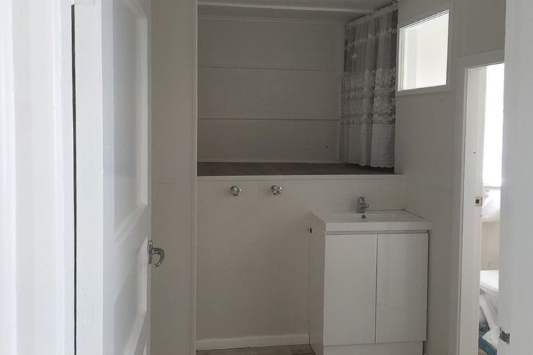 Photo of property in 24 Victory Avenue, Karori, Wellington, 6012