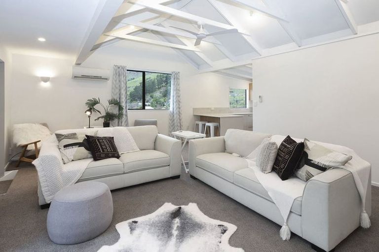 Photo of property in 14 Heathvale Place, Heathcote Valley, Christchurch, 8022