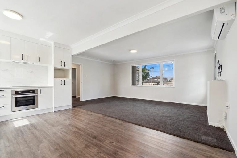 Photo of property in 42 Churchill Avenue, Manurewa, Auckland, 2102
