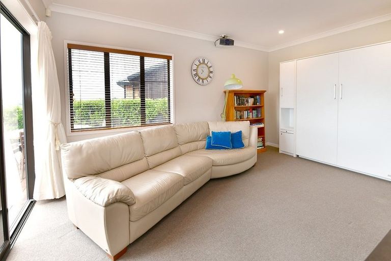 Photo of property in 51 The Ritz, Orewa, 0931