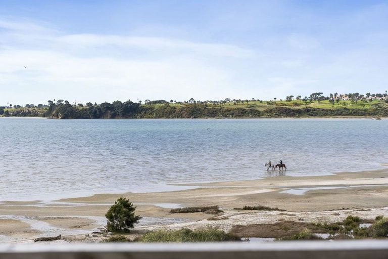 Photo of property in 369 Clifton Road, Whitford, Howick, 2571