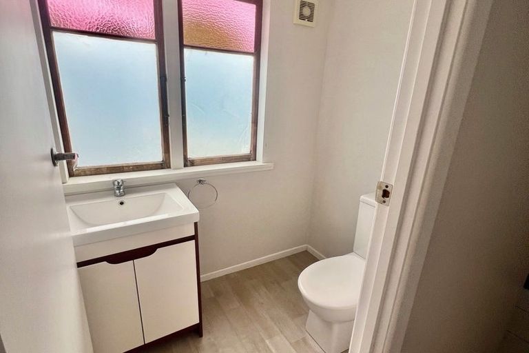 Photo of property in 61 Rua Road, Glen Eden, Auckland, 0602