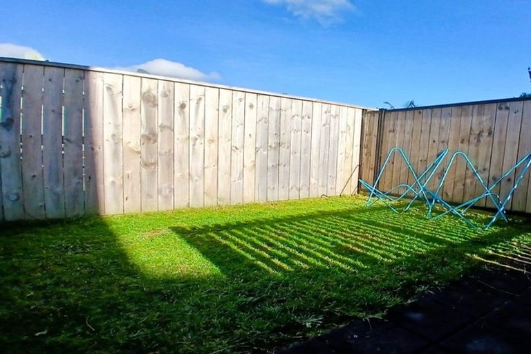 Photo of property in 18 Eileen Newey Place, Henderson, Auckland, 0612