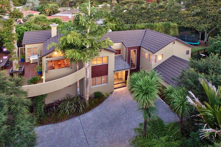 Photo of property in 53 Staincross Street, Green Bay, Auckland, 0604