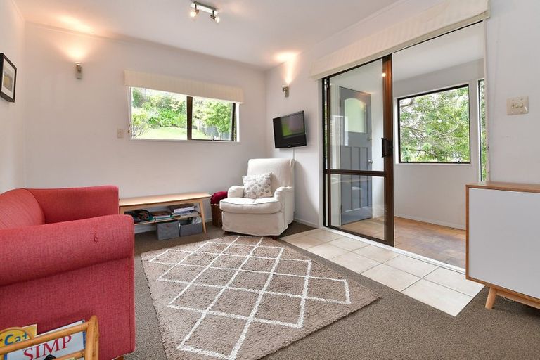 Photo of property in 10 Elliston Crescent, Stanmore Bay, Whangaparaoa, 0932