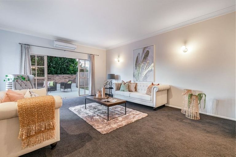 Photo of property in 2/52 Northboro Road, Belmont, Auckland, 0622