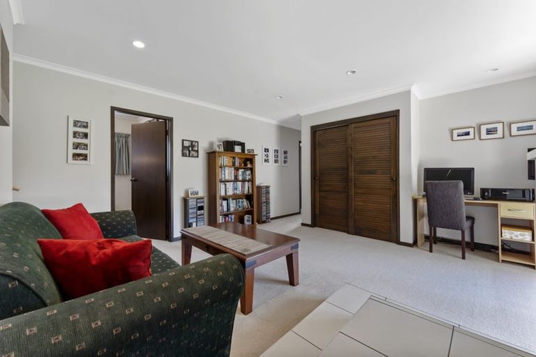 Photo of property in 20 Fairfax Terrace, Frankleigh Park, New Plymouth, 4310