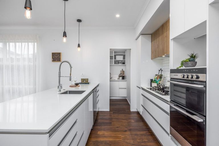 Photo of property in 19 Kukuwai Avenue, Red Beach, 0932