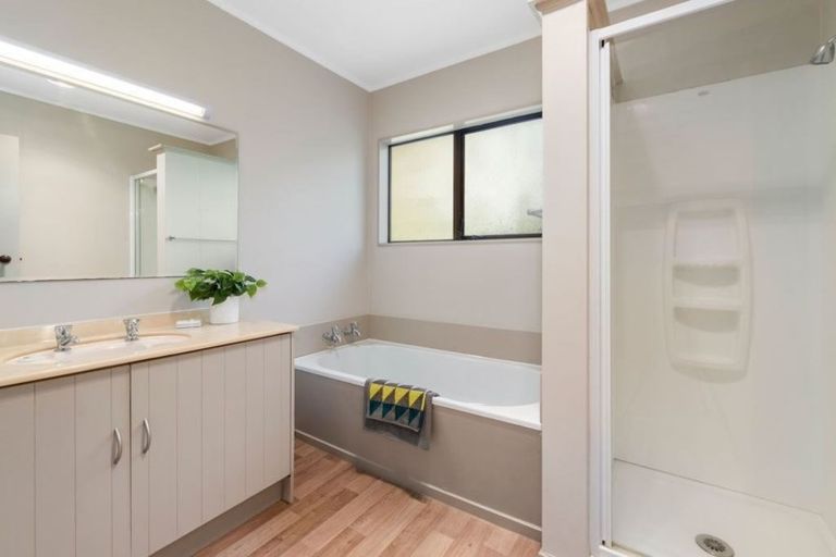 Photo of property in 1/2 Leith Way, Rothesay Bay, Auckland, 0630