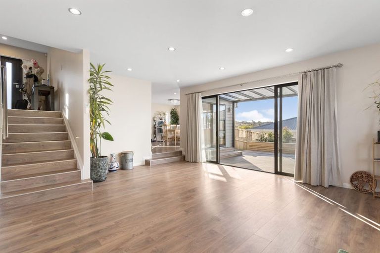 Photo of property in 11 Matisse Drive, West Harbour, Auckland, 0618