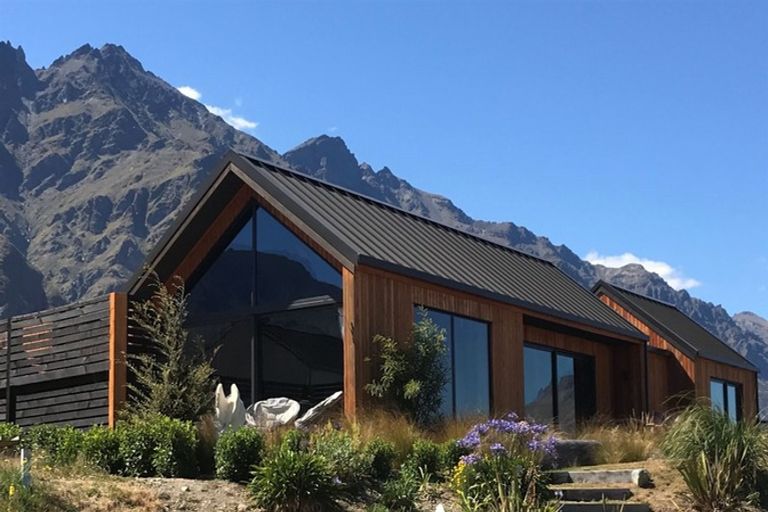 Photo of property in 11 Cunninghams Drive, Jacks Point, Queenstown, 9371